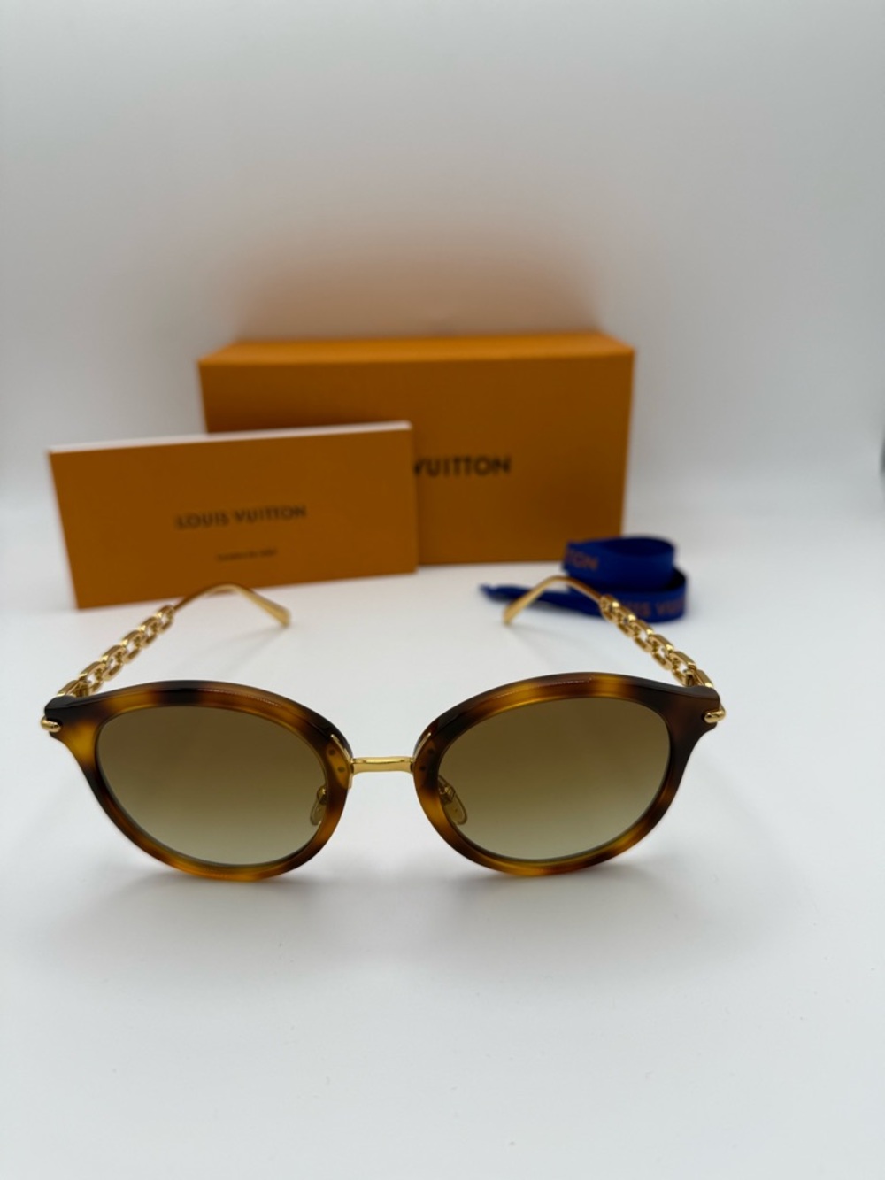 Louis Vuitton My LV Chain Two Round Sunglasses - Picture 11 of 17